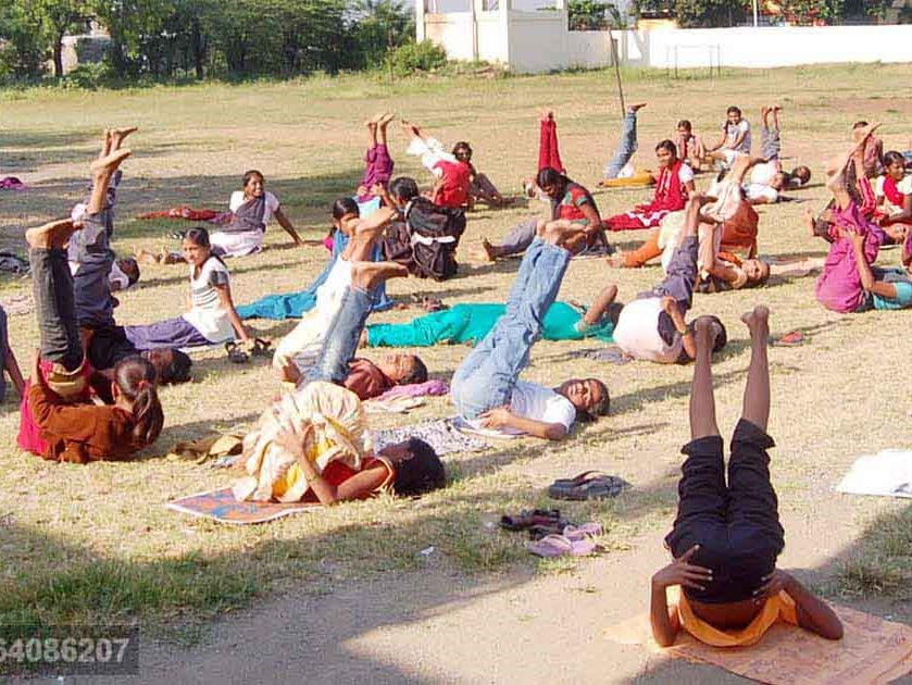 Group of people practicing yoga outdoors in Salt Lake City, UT | Santosh Yoga Institute